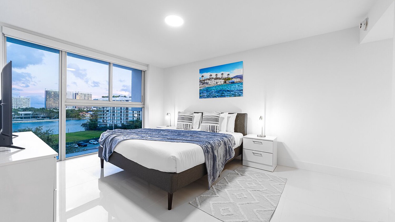 Photo of Bedroom in Bay Harbor Islands