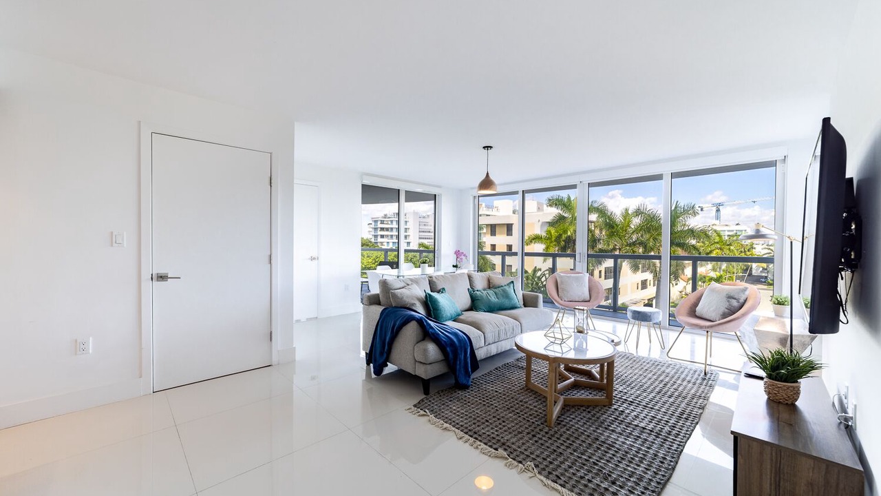 Photo of Livingroom in Bay Harbor Islands