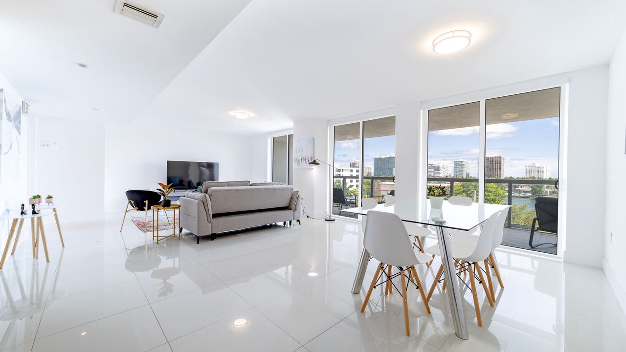 Photo of Livingroom in Bay Harbor Islands