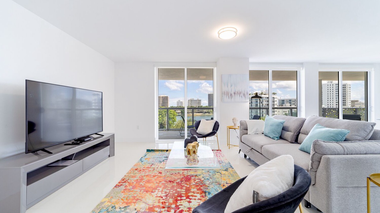 Photo of Livingroom in Bay Harbor Islands