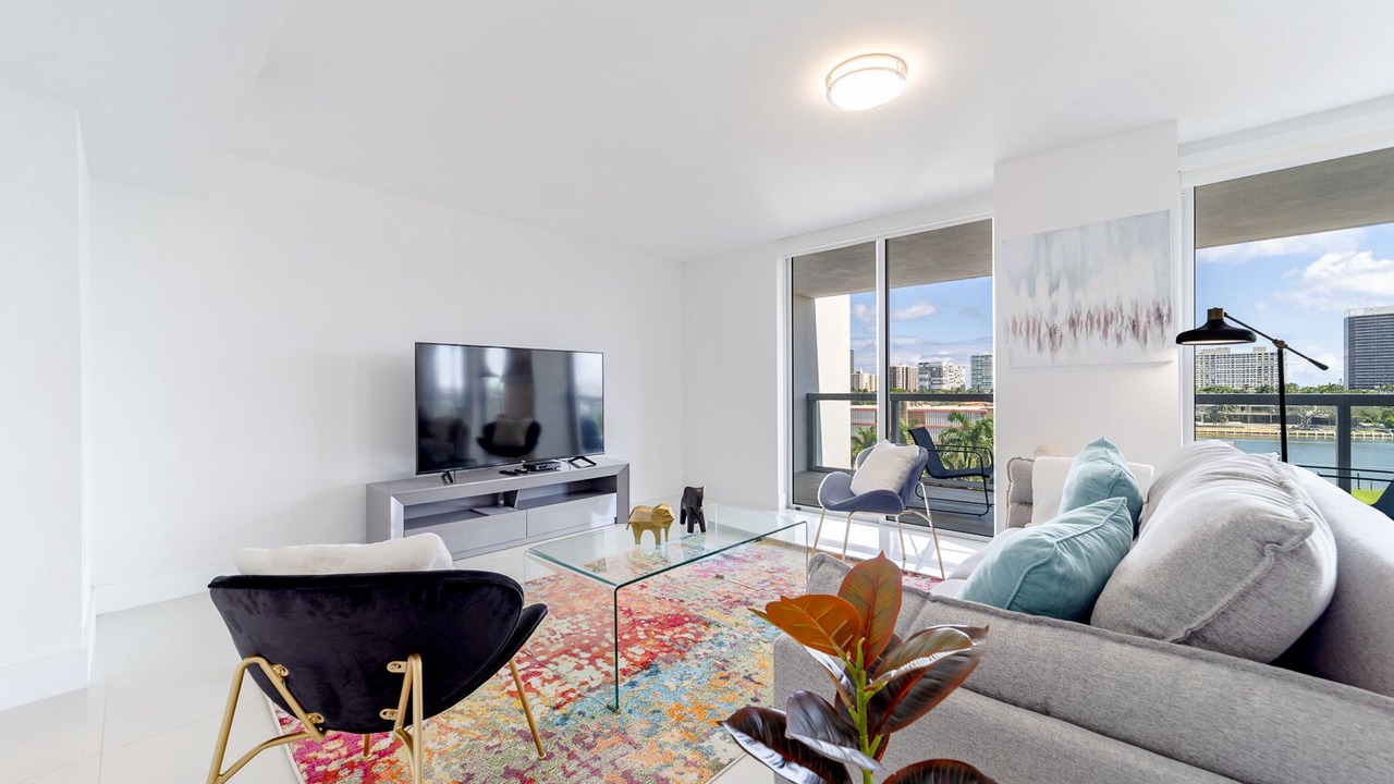 Photo of Livingroom in Bay Harbor Islands