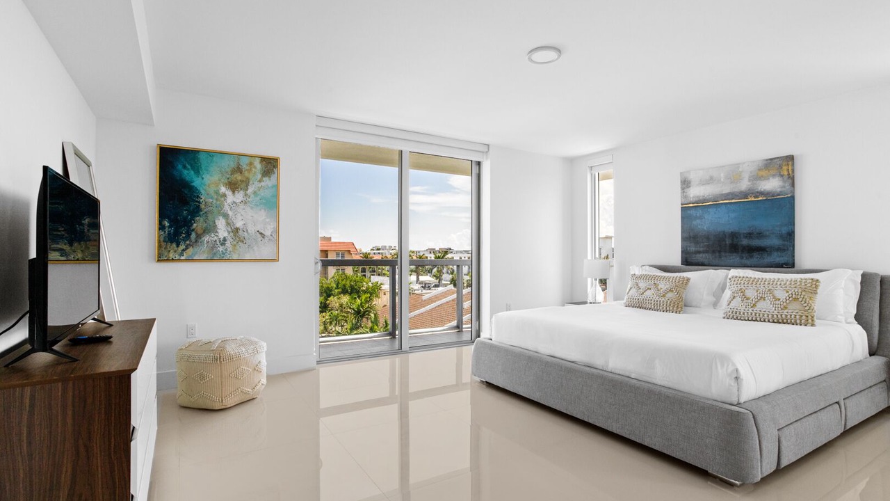 Photo of Bedroom in Bay Harbor Islands