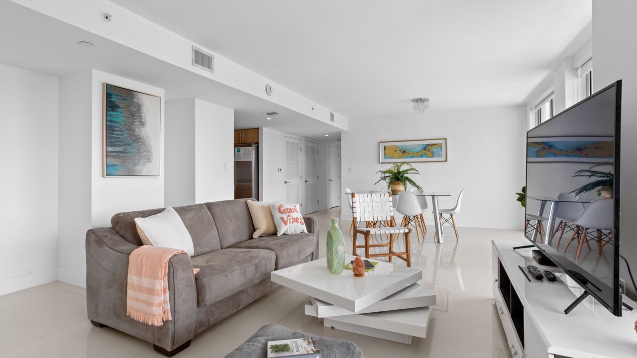 Photo of Livingroom in Bay Harbor Islands