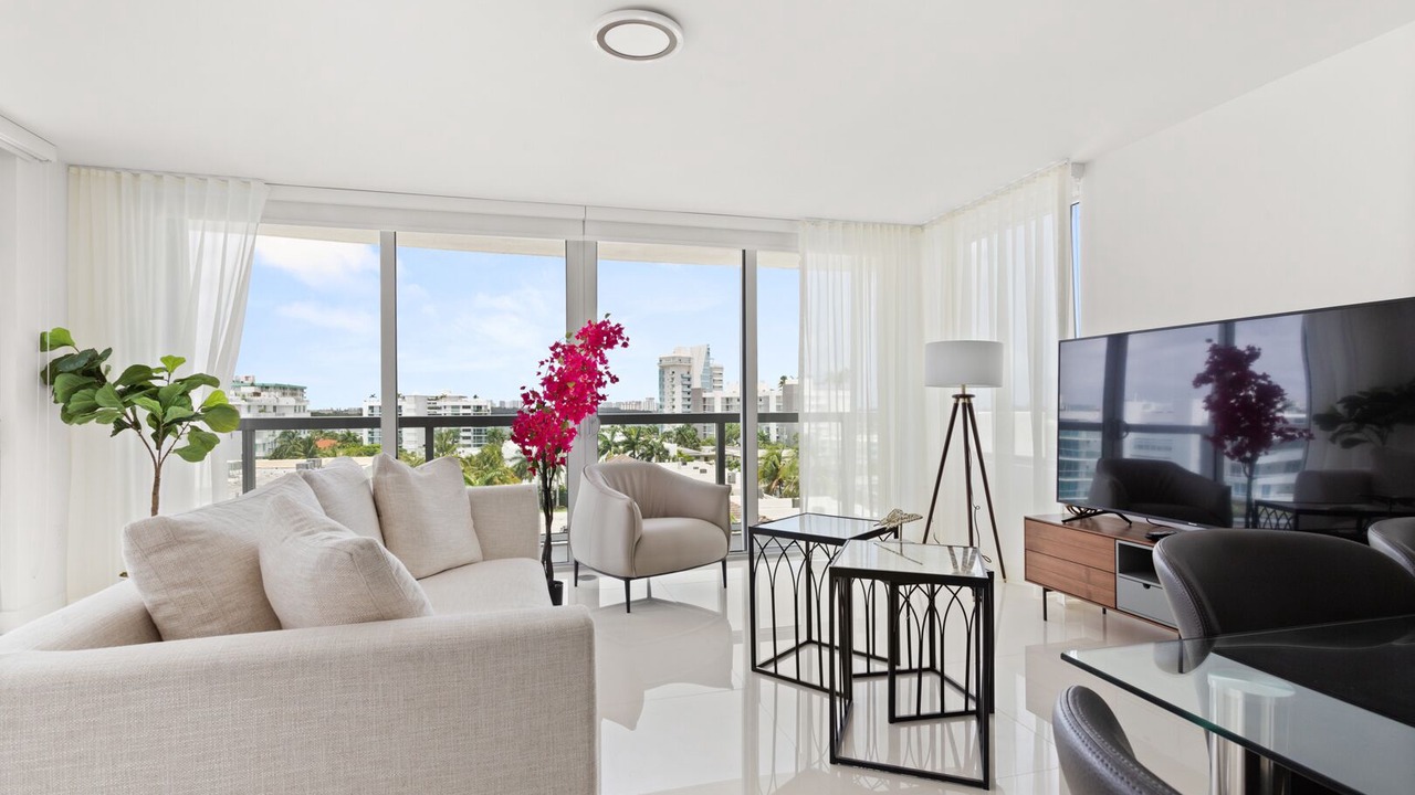 Photo of Livingroom in Bay Harbor Islands
