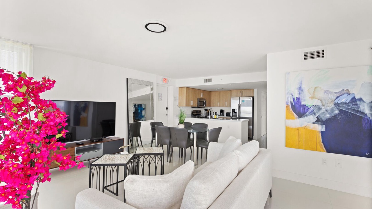 Photo of Livingroom in Bay Harbor Islands