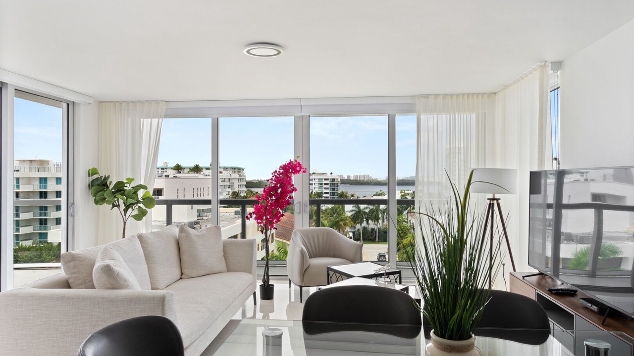 Photo of Livingroom in Bay Harbor Islands