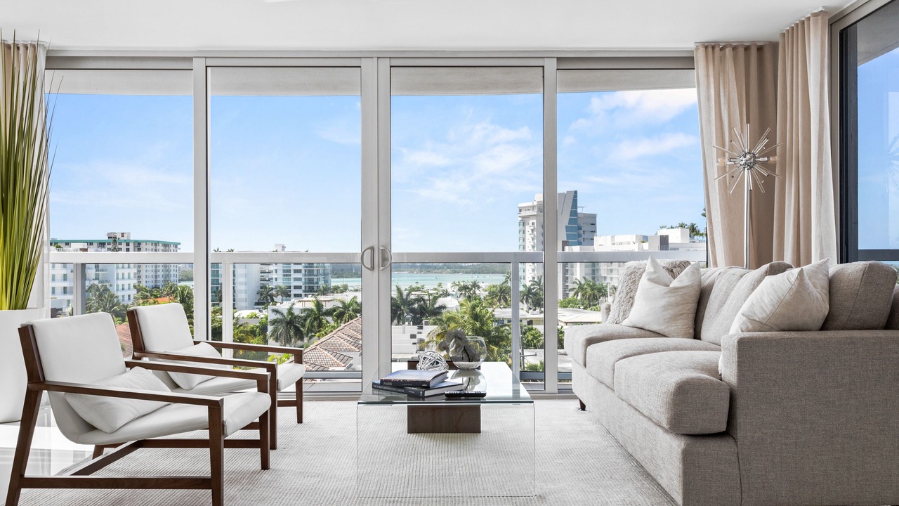 Photo of Livingroom in Bay Harbor Islands