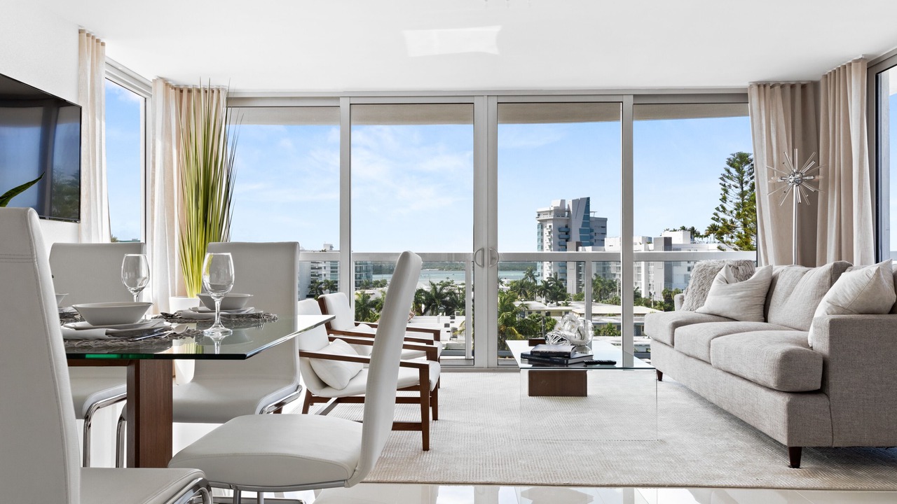 Photo of Livingroom in Bay Harbor Islands
