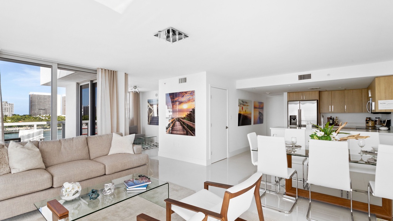 Photo of Livingroom in Bay Harbor Islands