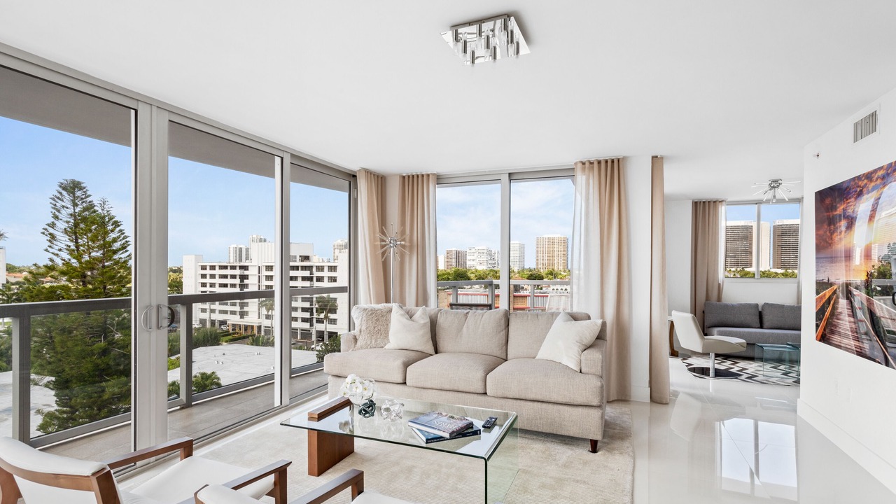 Photo of Livingroom in Bay Harbor Islands