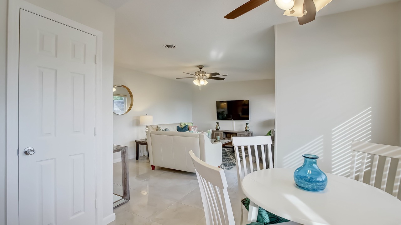 Photo of Livingroom in Imperial Point