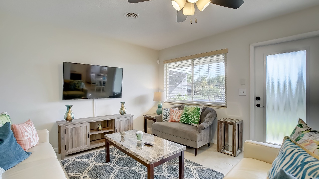 Photo of Livingroom in Imperial Point