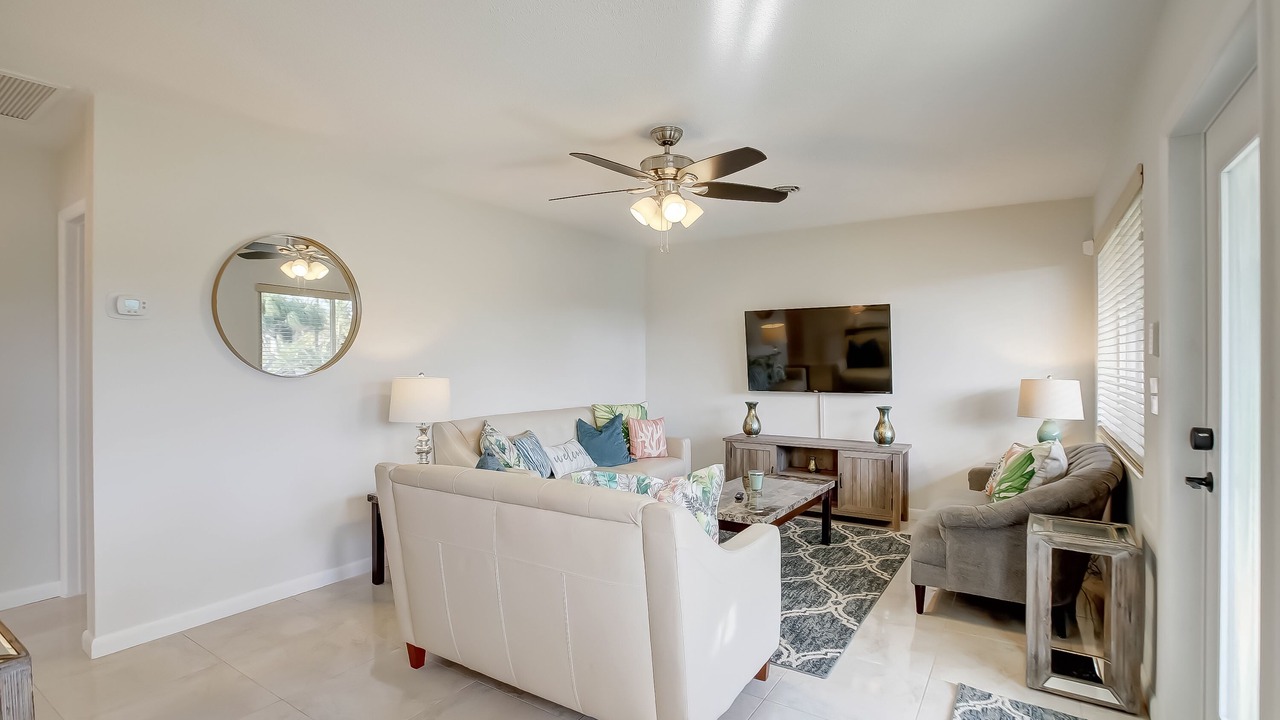 Photo of Livingroom in Imperial Point