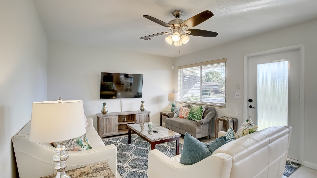 Photo of Livingroom in Imperial Point