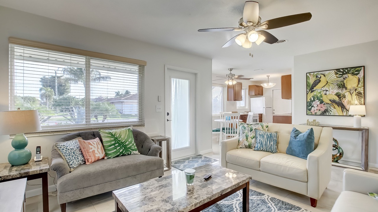 Photo of Livingroom in Imperial Point