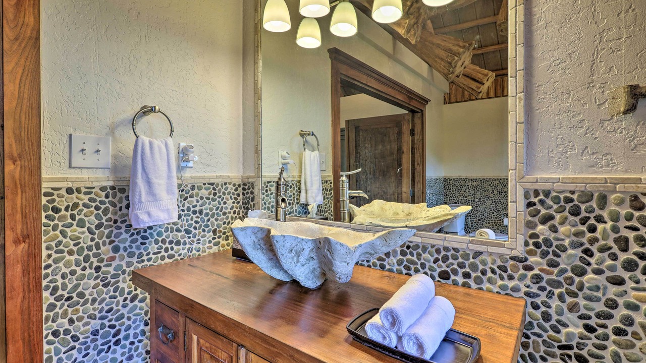 Photo of Bathroom in Tropic