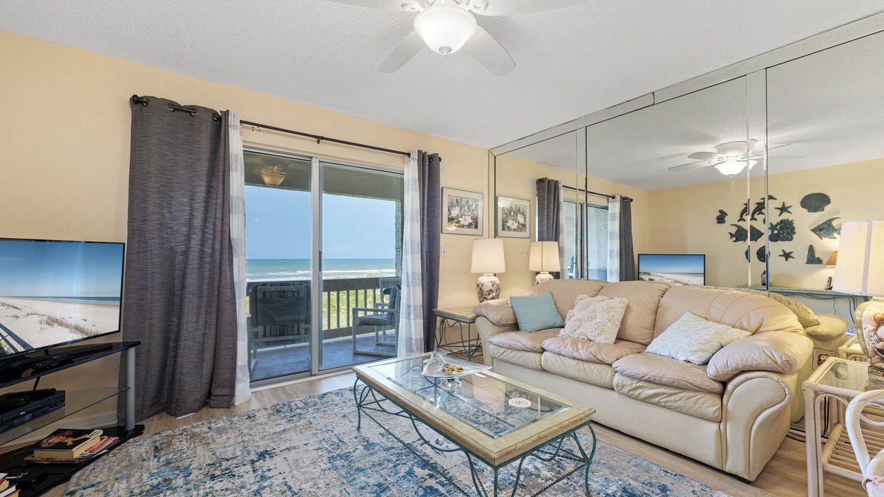Photo of Livingroom in Crescent Beach