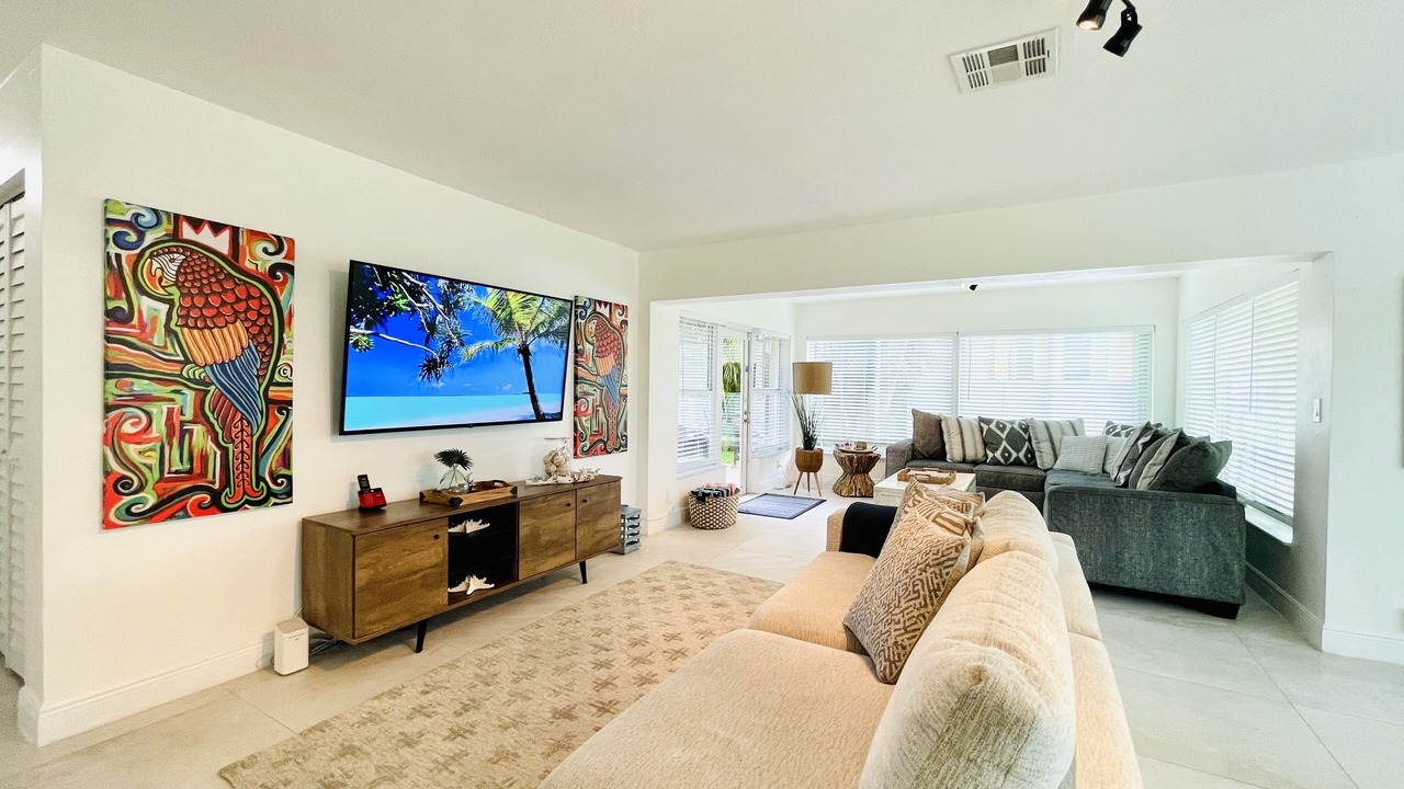 Photo of Livingroom in Dolphin Isles