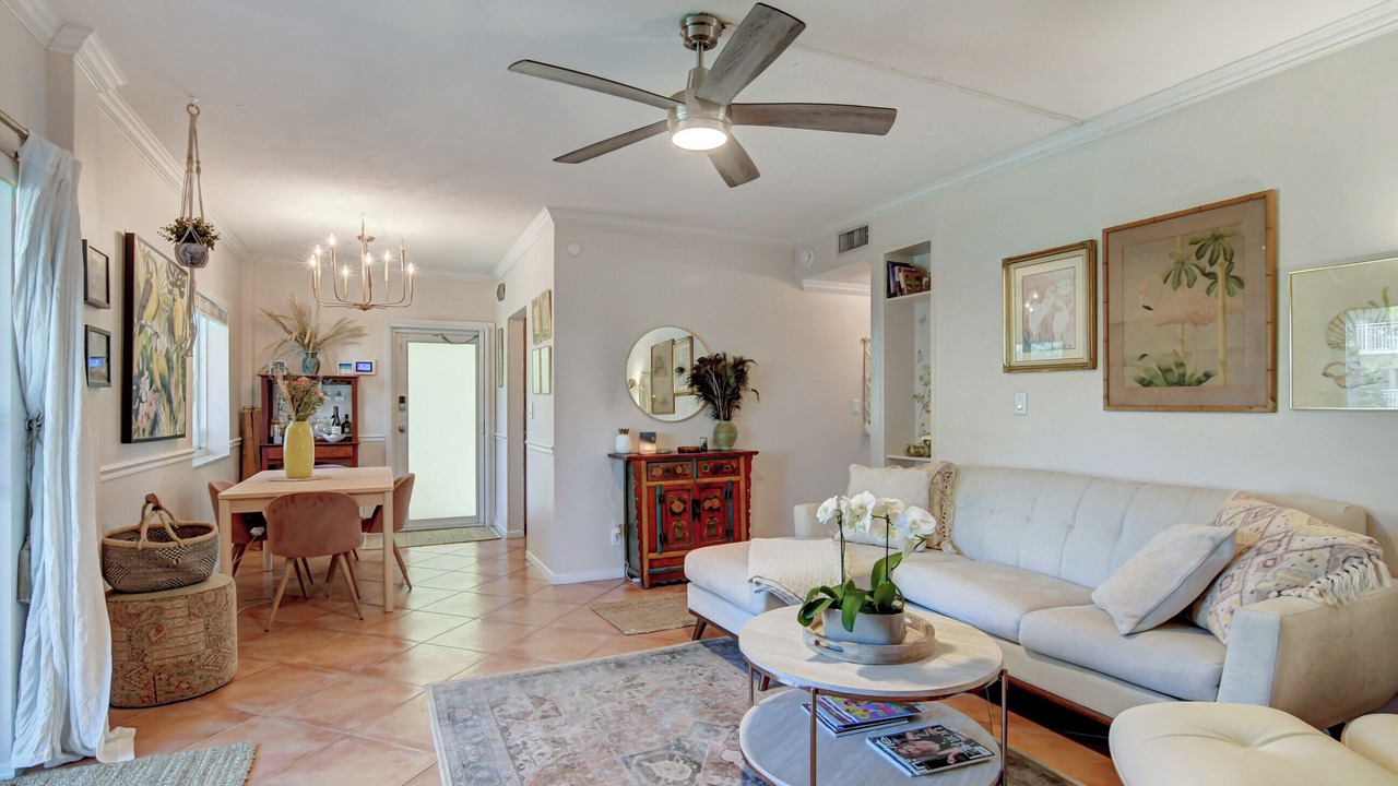 Photo of Livingroom in Ocean Ridge