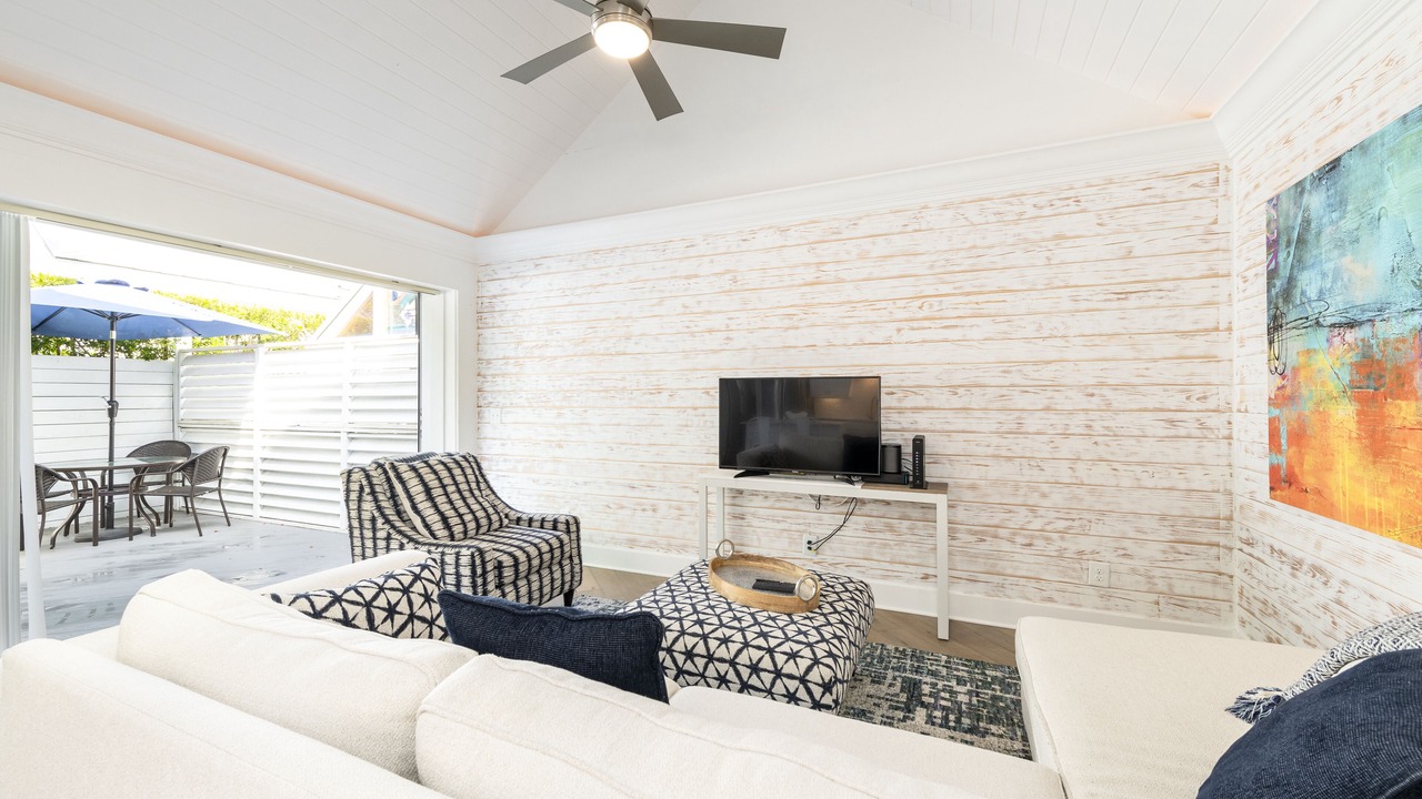 Photo of Livingroom in Historic Seaport