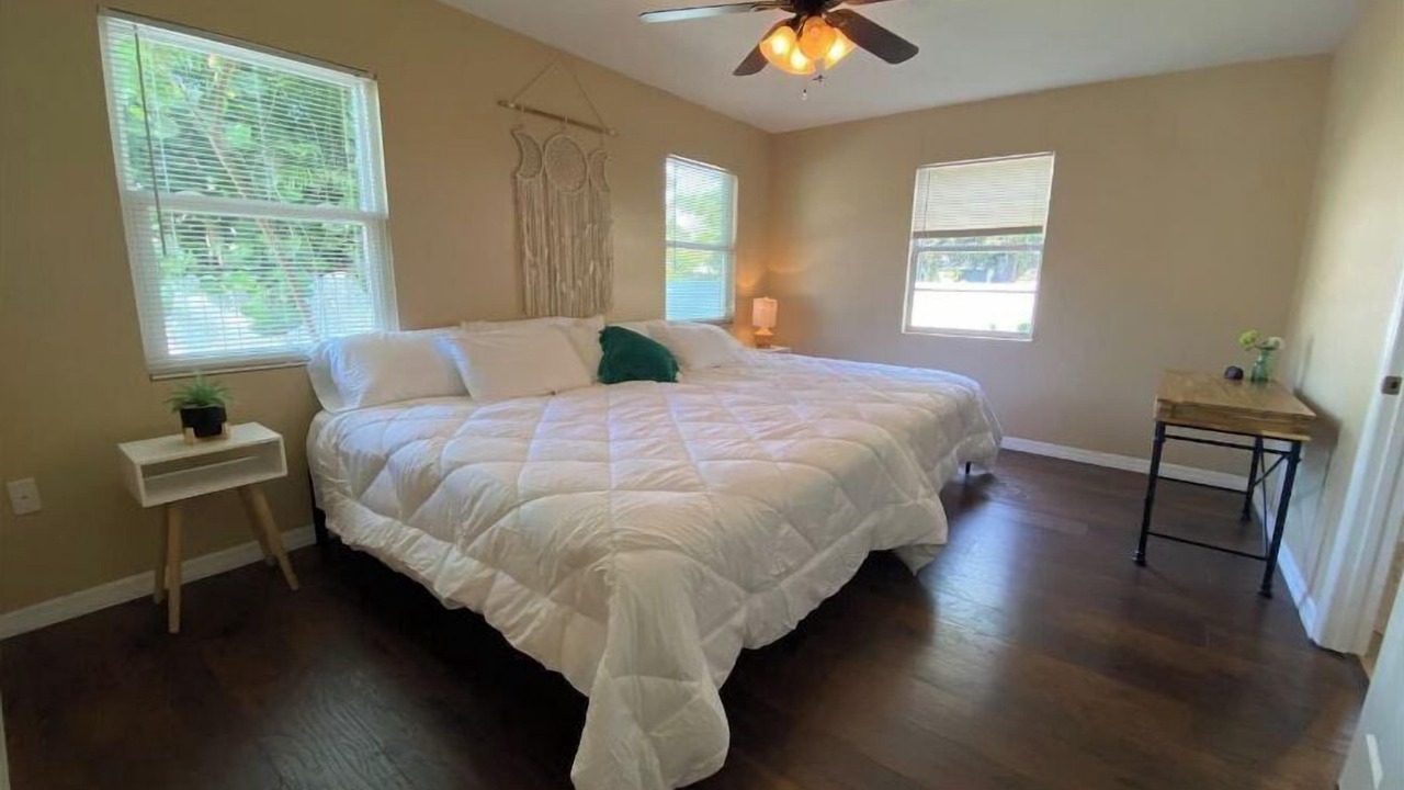 Photo of Bedroom in Bayshore Gardens