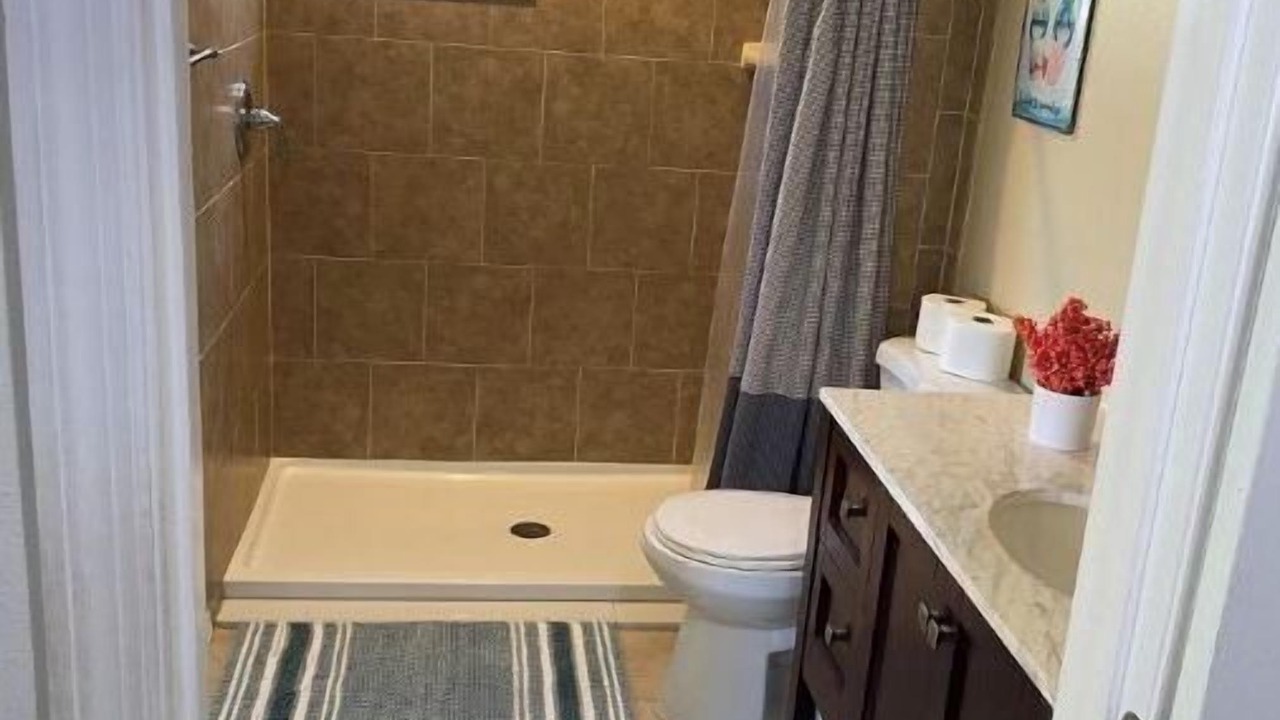 Photo of Bathroom in Bayshore Gardens