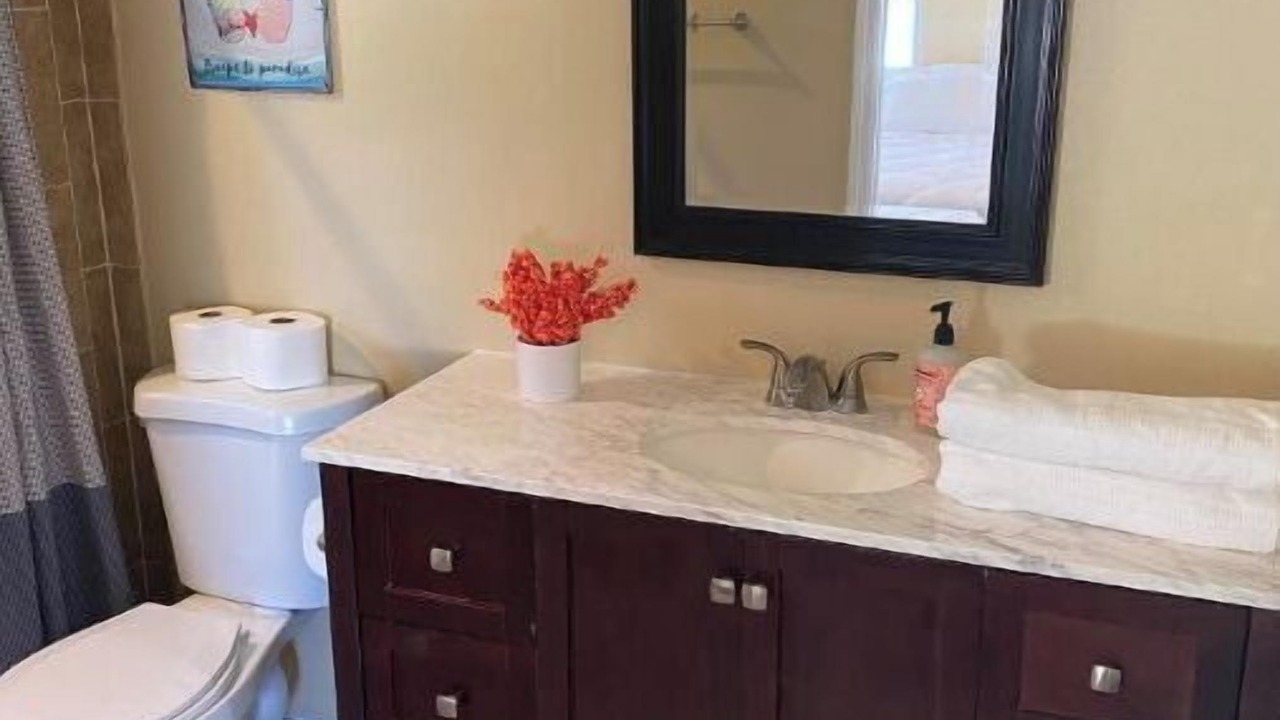 Photo of Bathroom in Bayshore Gardens