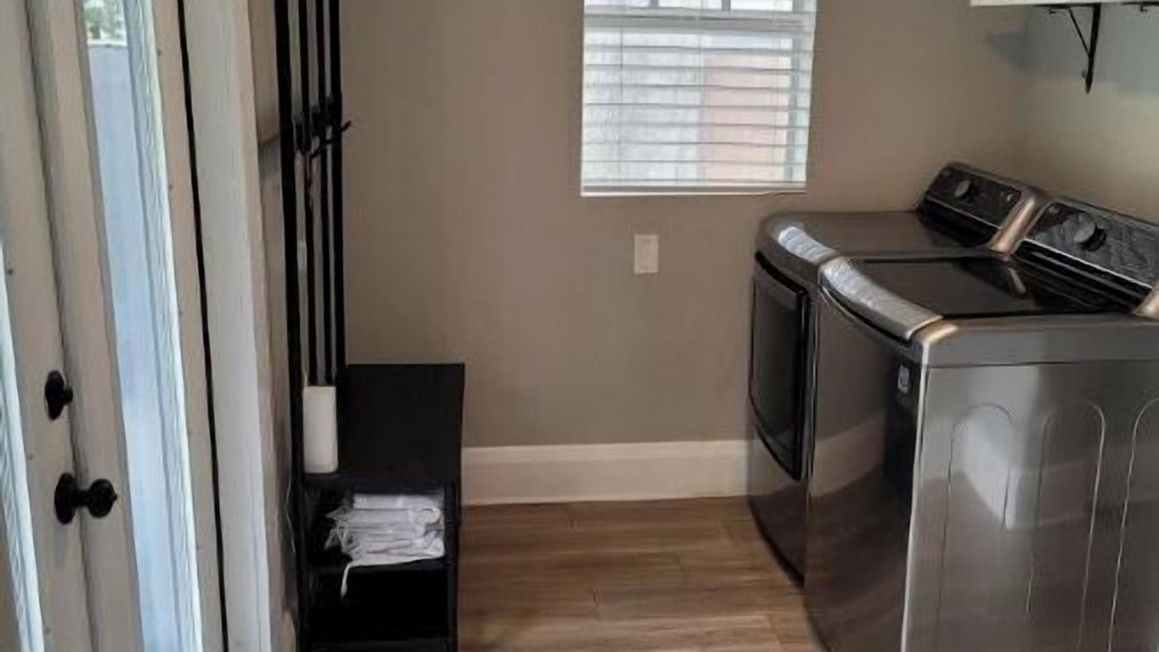 Photo of Bedroom in Bayshore Gardens