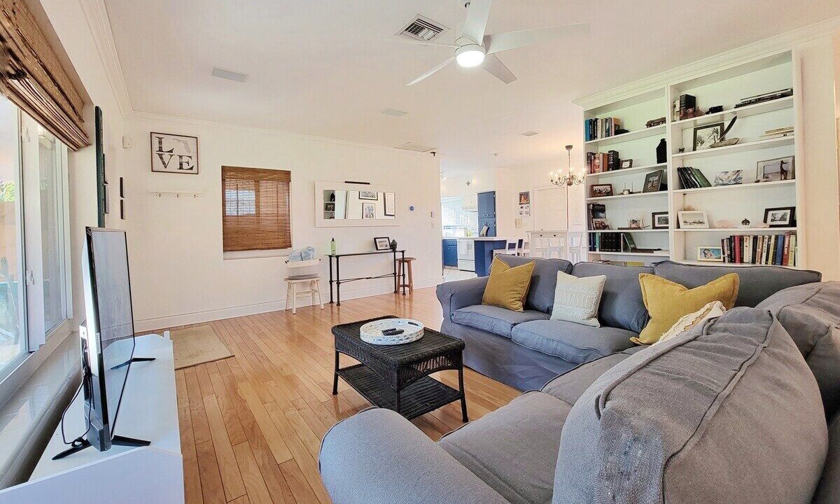 Photo of Livingroom in Middle River Terrace