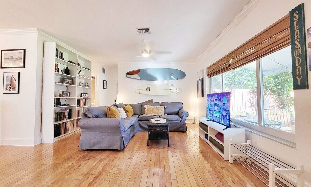 Photo of Livingroom in Middle River Terrace
