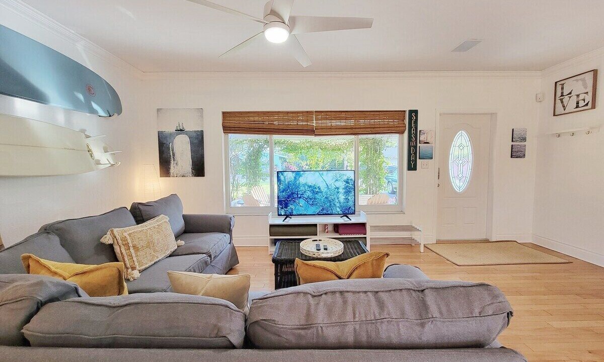 Photo of Livingroom in Middle River Terrace