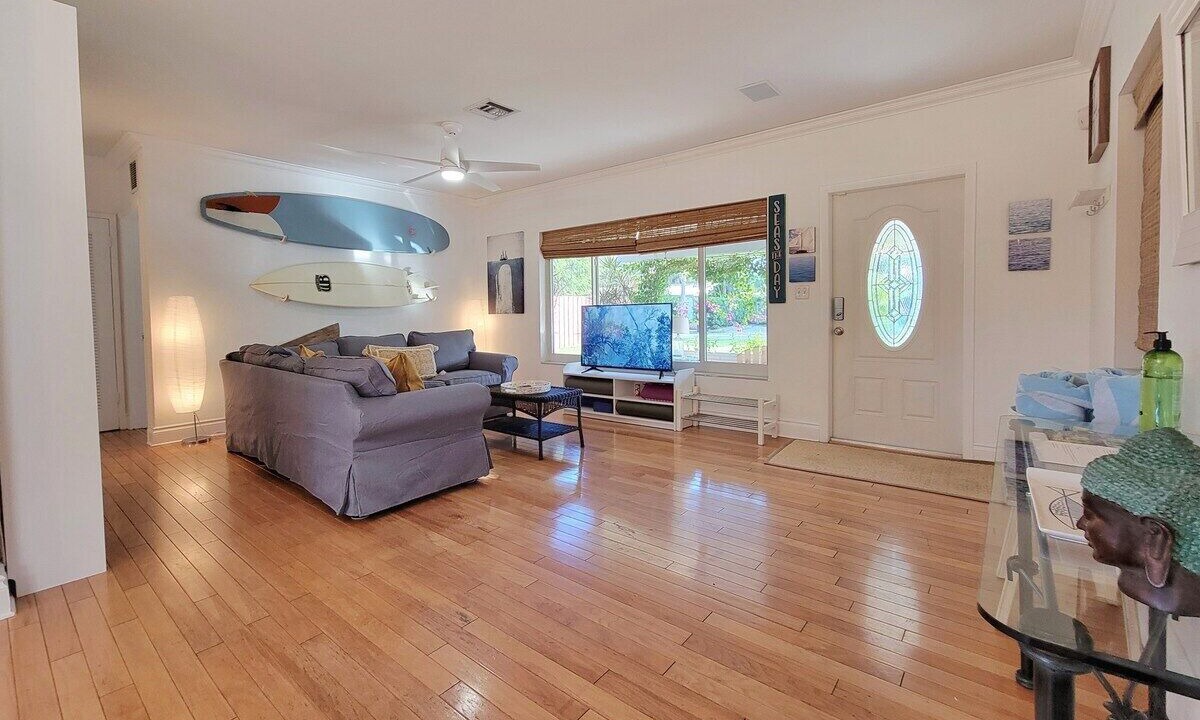 Photo of Livingroom in Middle River Terrace