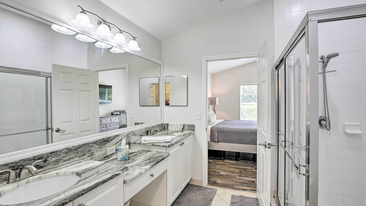 Photo of Bathroom in Botanica Lakes