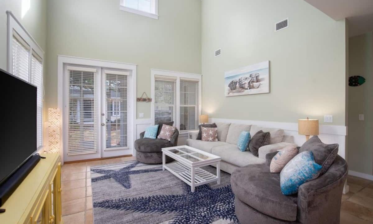 Photo of Livingroom in Laurel Grove