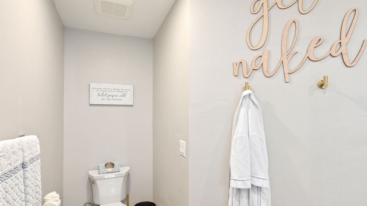 Photo of Bathroom in Kings Lake
