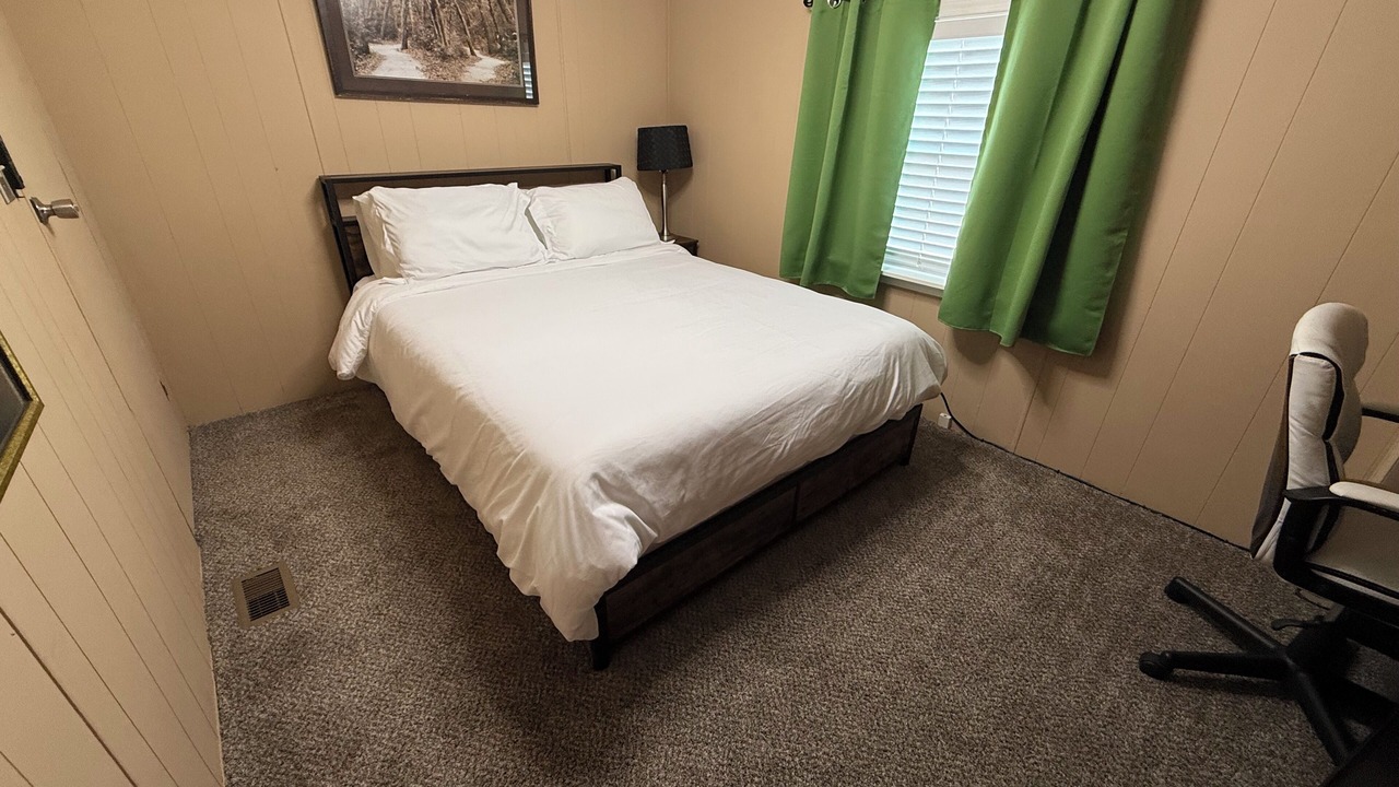 Photo of Bedroom in Dahlonega