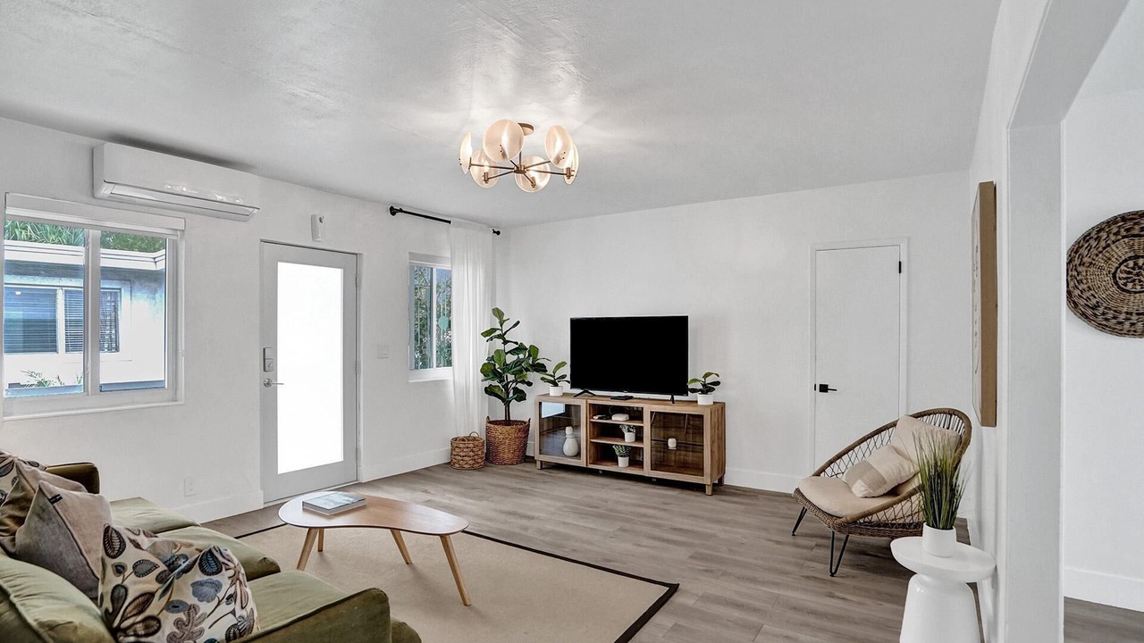 Photo of Livingroom in West Avenue