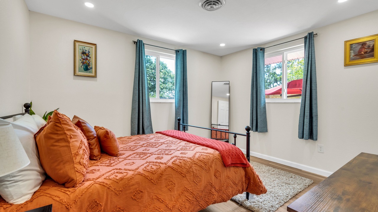 Photo of Bedroom in Laurel