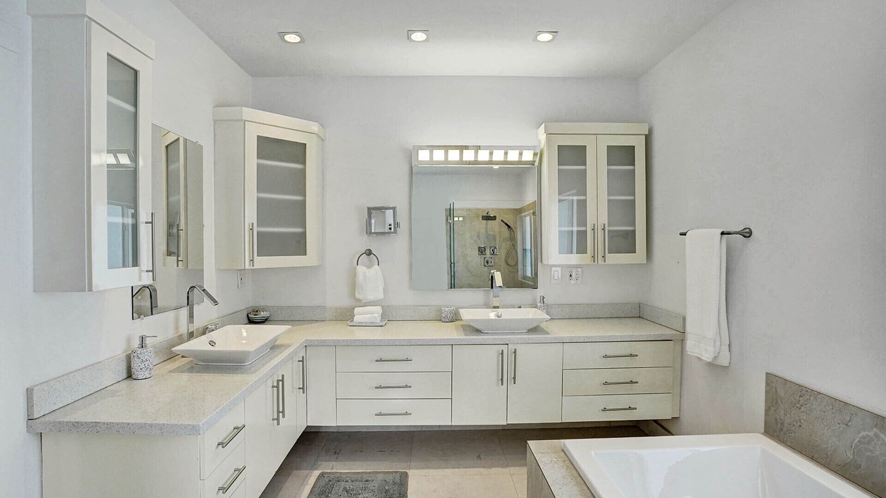 Photo of Bathroom in Birch Park Finger Streets