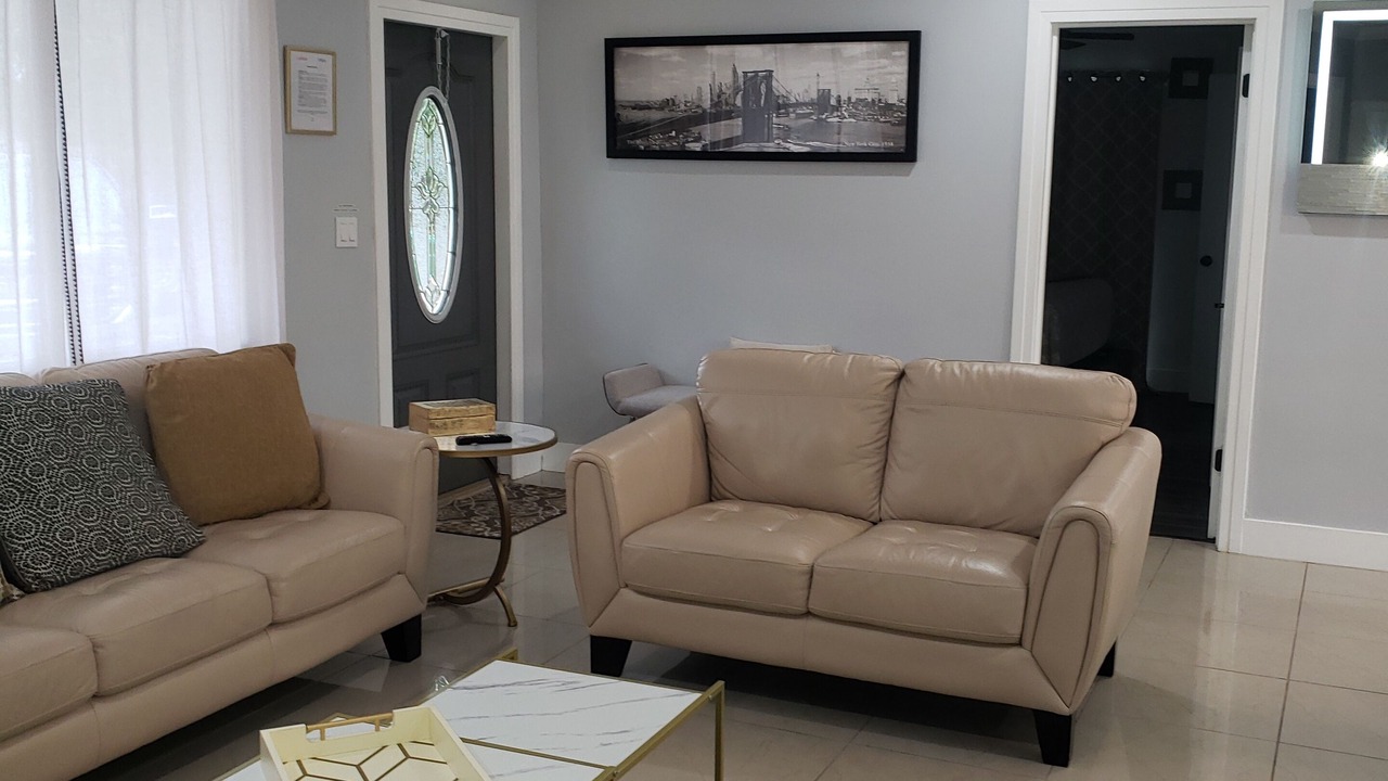Photo of Livingroom in Davie