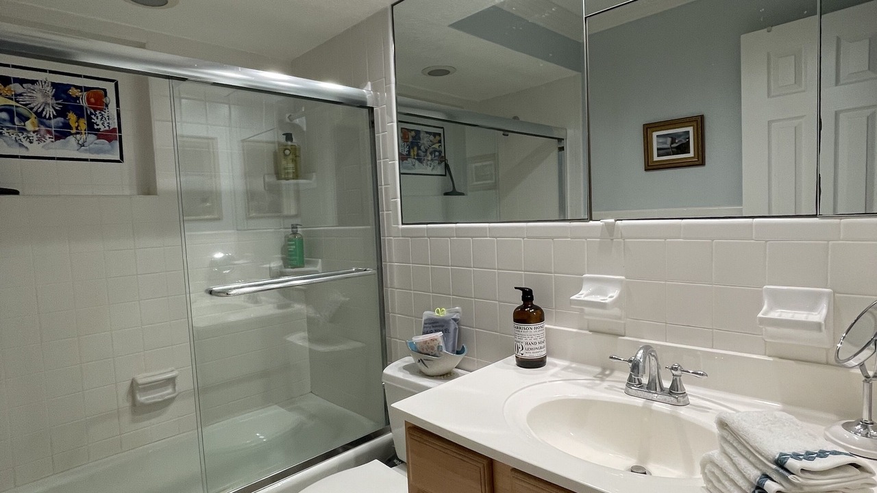 Photo of Bathroom in Parrot Cove