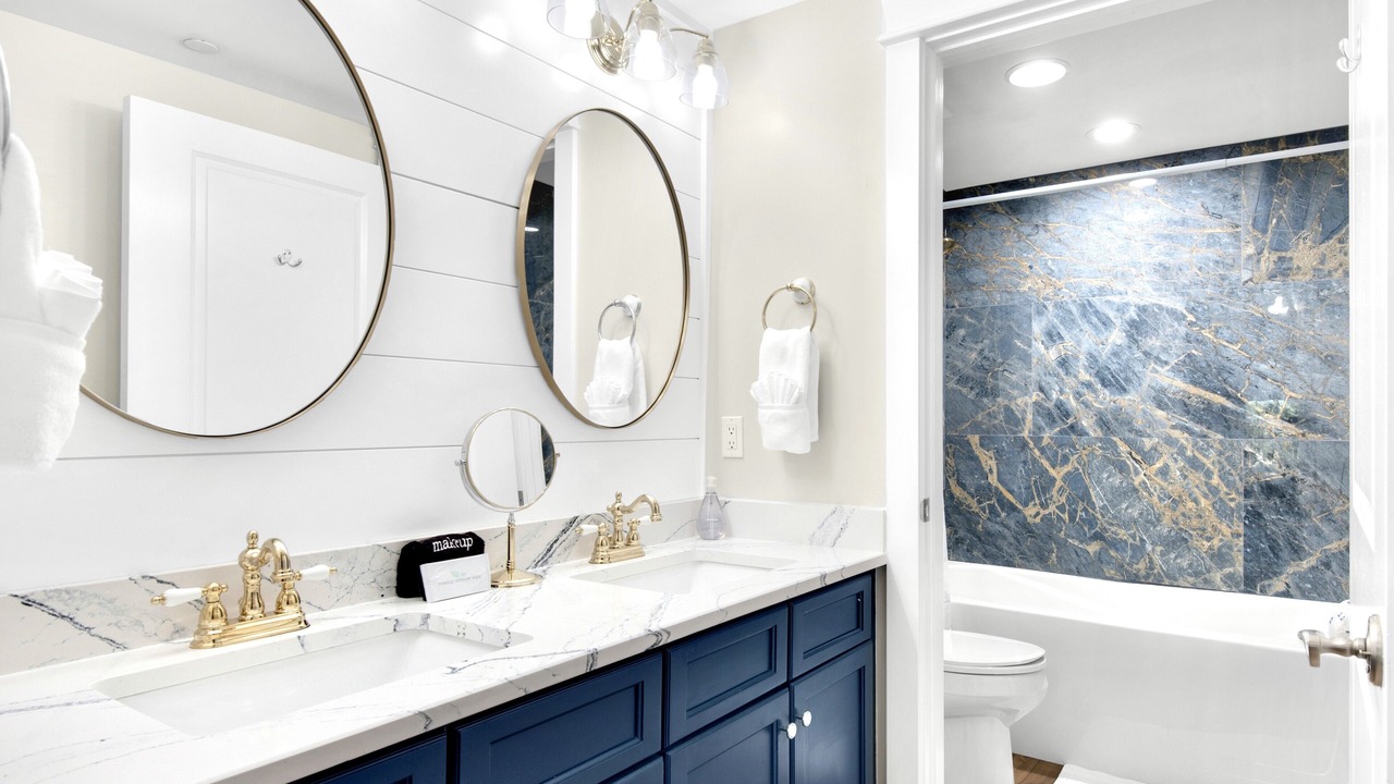Photo of Bathroom in Baytowne Wharf