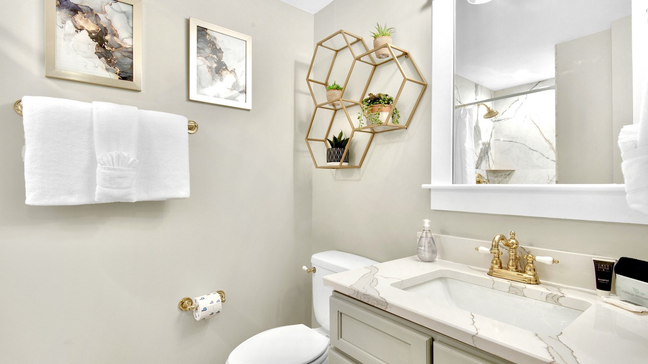Photo of Bathroom in Baytowne Wharf