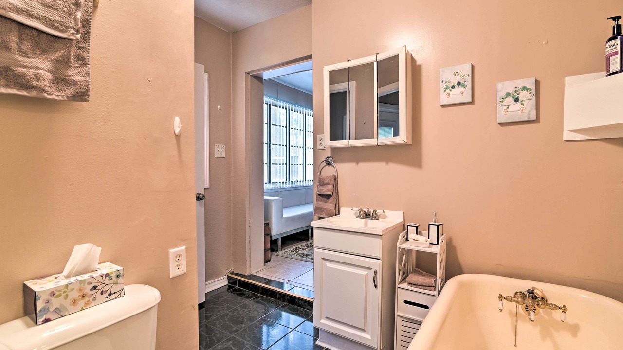 Photo of Bathroom in Auburndale
