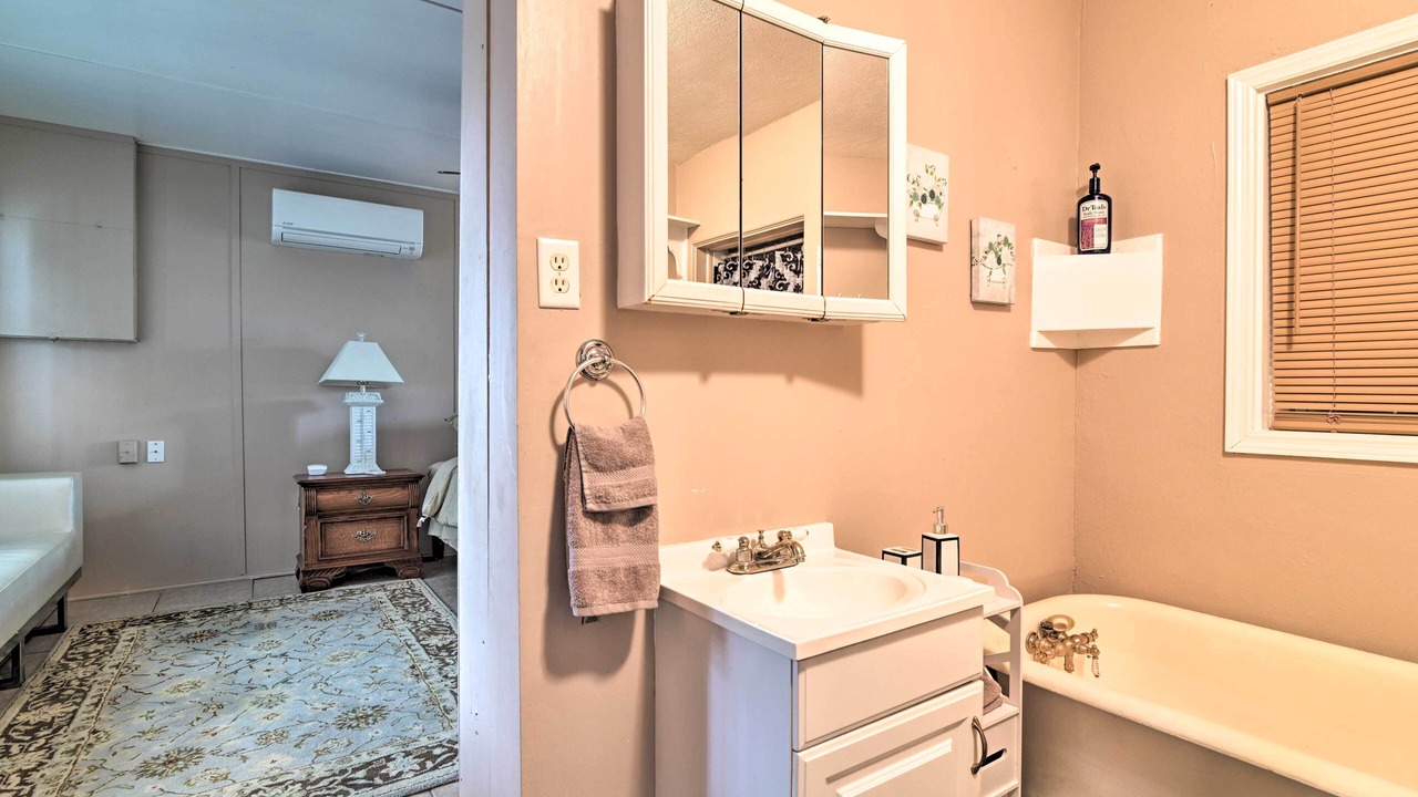 Photo of Bathroom in Auburndale