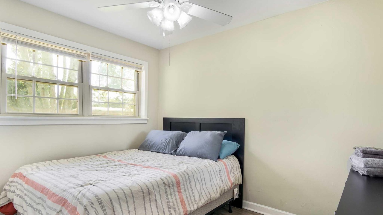 Photo of Bedroom in Sandalwood