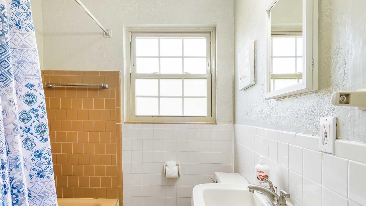 Photo of Bathroom in Sandalwood