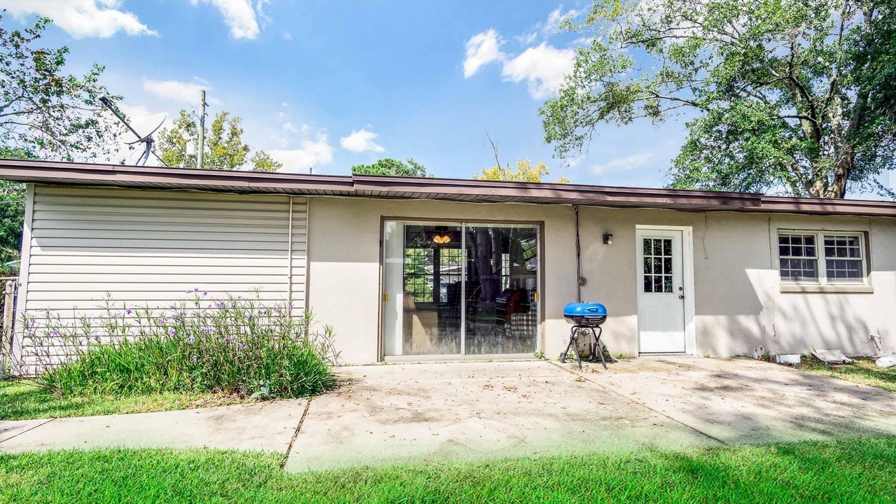 Photo of Outdoor in Sandalwood