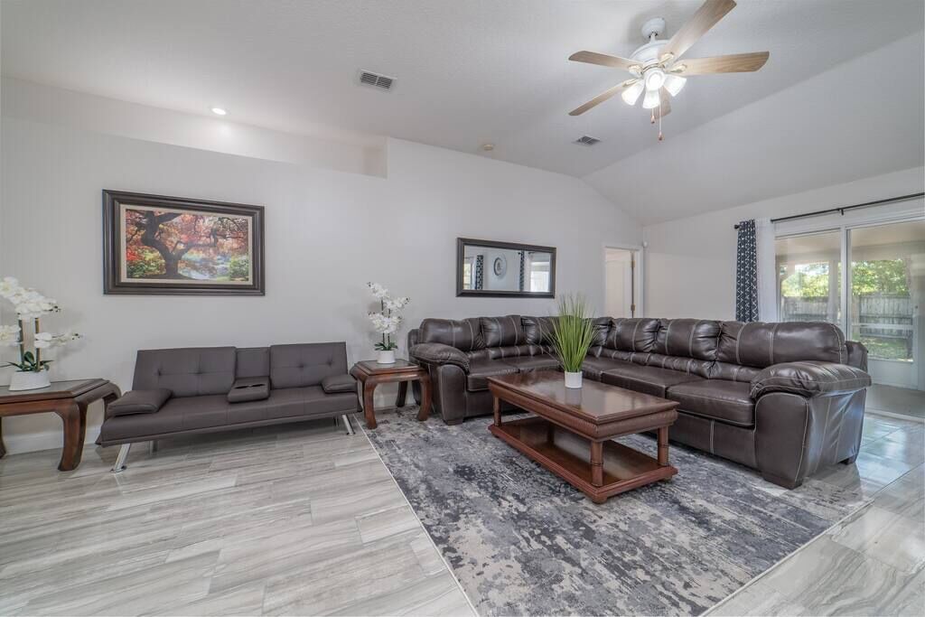 Photo of Livingroom in Northside