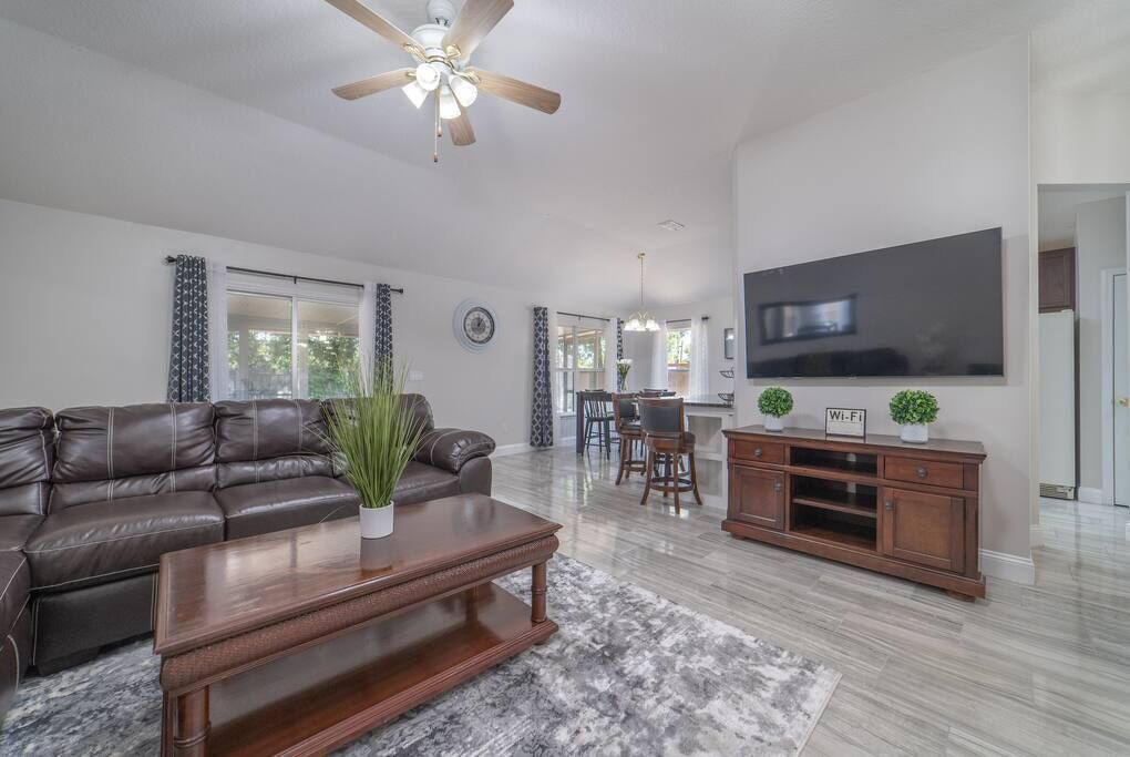 Photo of Livingroom in Northside